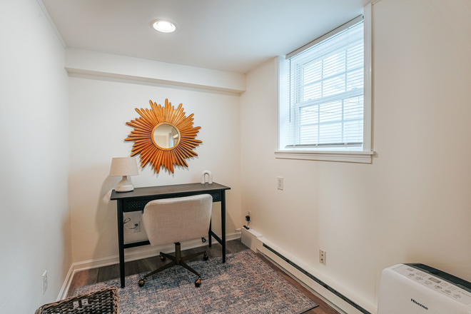 Work Area - Now Pre-Leasing for the 2026-2027 UVA School Year! Minutes to UVA Grounds/Hospital Apartments