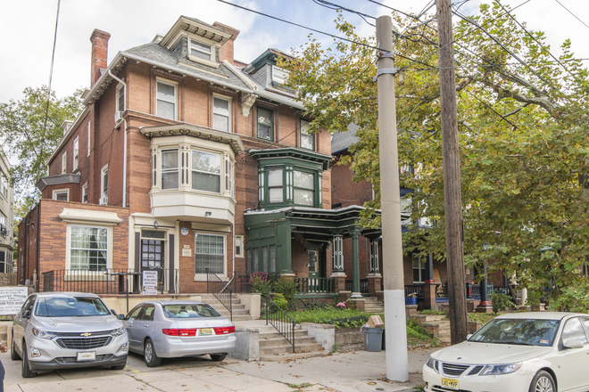 front - 7 Bed | 3 Bath at 4013 Baltimore Townhome