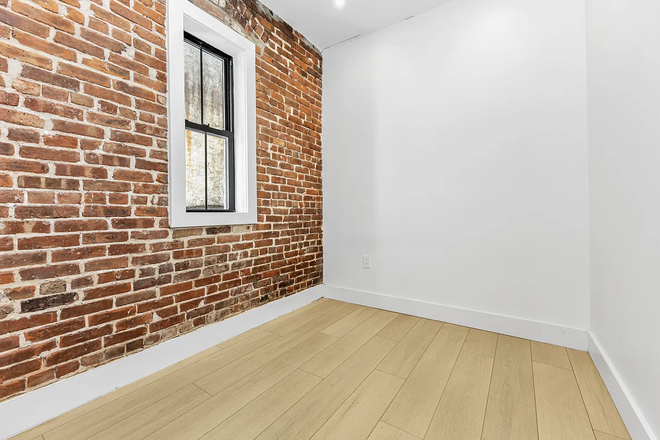 Bedroom - Hells Kitchen Apartment with Film Industry roommate