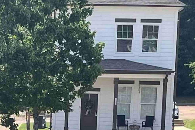 Home front - Rowandale - Directly across from pool Townhome