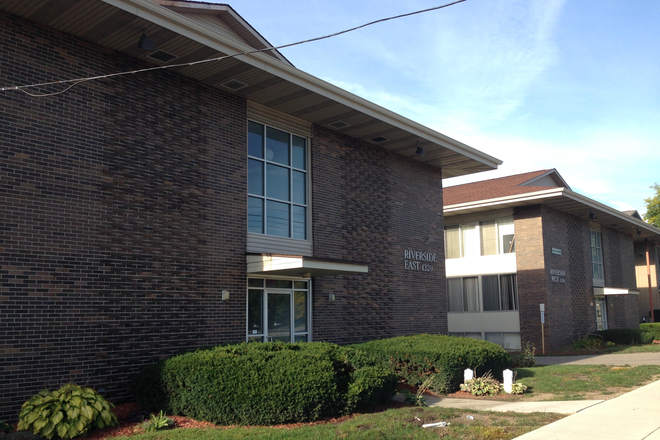 Exterior Photo - Riverside East and West Apartments