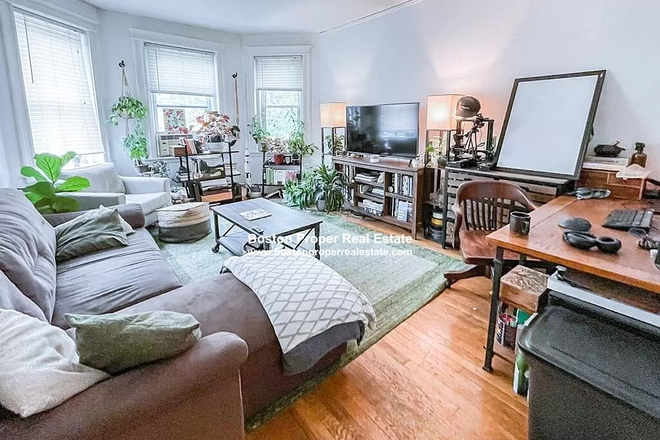 a - Can even be used as a 2 bedroom