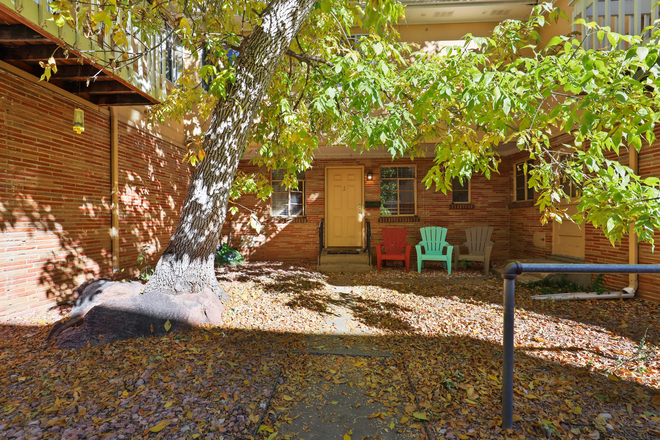 Building Entrance - 3 Bed Available at 925 16th St! Triplex