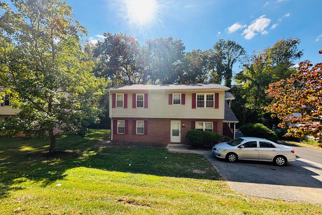  - 2 Bedroom, 1 Bath Duplex