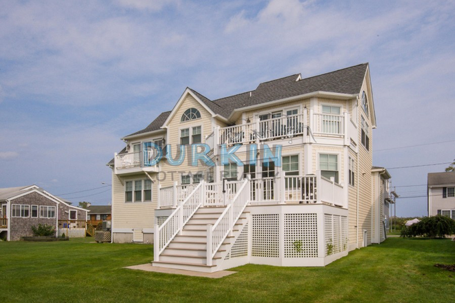Exterior - Modern 4 Bedroom Home with Ocean Views