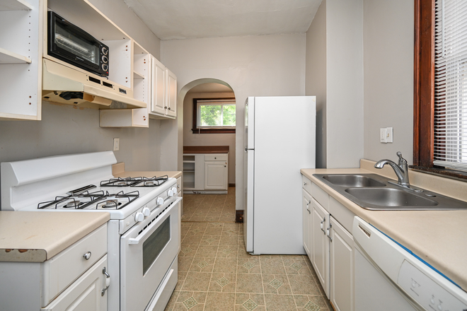 Kitchen - 2125 W. Clifton Ave