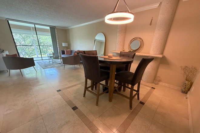 Living Room / Dining Room - 2 bd, 2bath Condo close to FAU