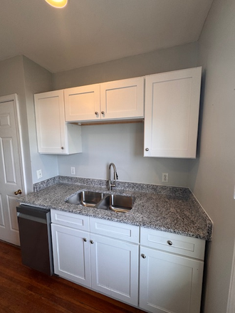 kitchen - 2 to 3 bed near Miriam Hospital Apartments