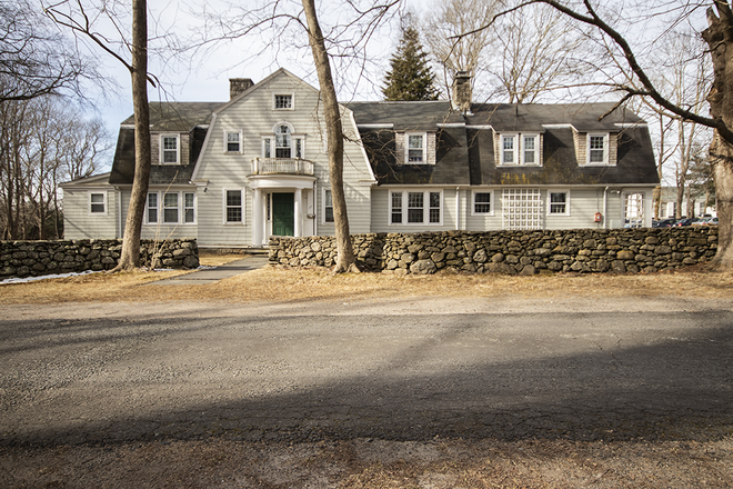 One of our walk to campus locations! 35 Potter Lane - Studios, 1- and 2- bedroom units, and singles for 26/27 academic year and Summer 2026