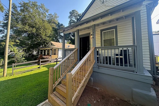 Front - House for Rent: 3/2 w/ W&D. 1 Block from Carver Market/Cafe & Park. 1.3 Miles of Center Parc Stadium
