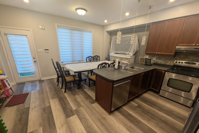 kitchen - WHOLE ENTIRE HOUSE - WALK TO YORK, ALL-INCLUSIVE, FURNISHED,