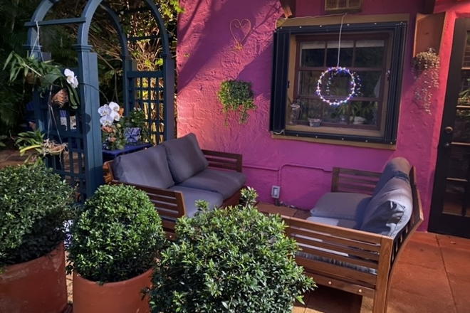 Evening Sitting area outside Cottage Entance - Spacious Artistic Flair Garden Cottage 2.7mi. to UM Campus Apartments