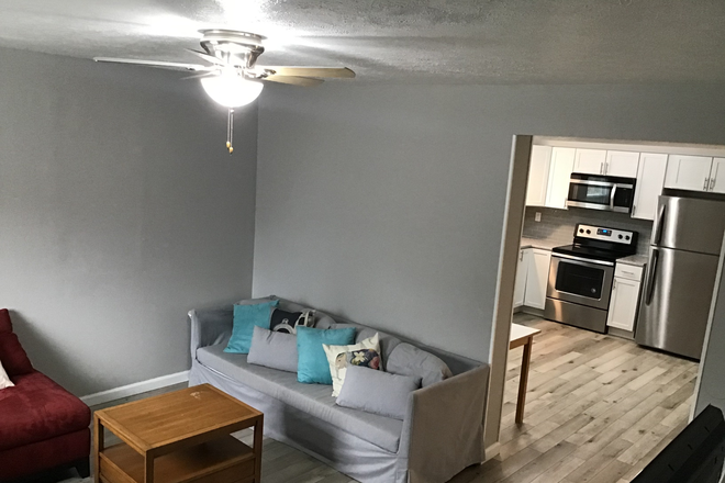 Living room - Townhouse  3 Bed / 1.5 Bath