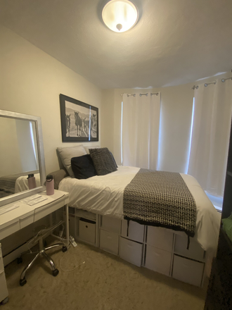 . - *NO BROKERS FEE!* HEAT AND HOT WATER INCLUDED!! 2 Bed / 1 Bath in NORTH END Avail. 4/1/26! Apartments