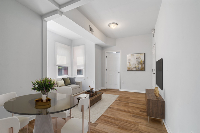 Living room - 2105 N 17th St unit 3 Condo