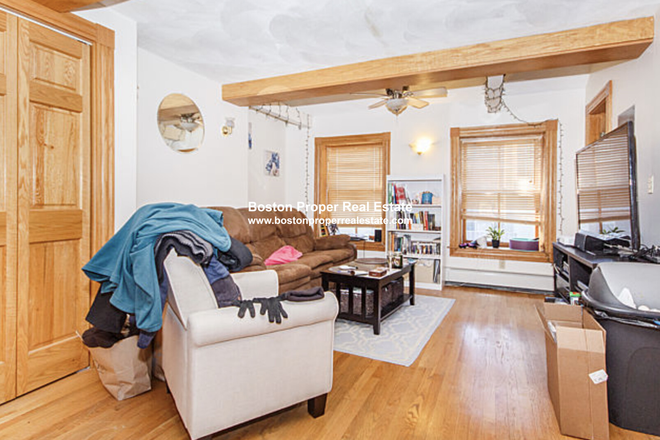 a - 2-Bed with Living Room in Beacon Hill!