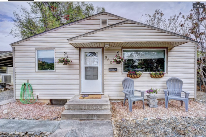 Front of the house - Roommate needed over the summer!