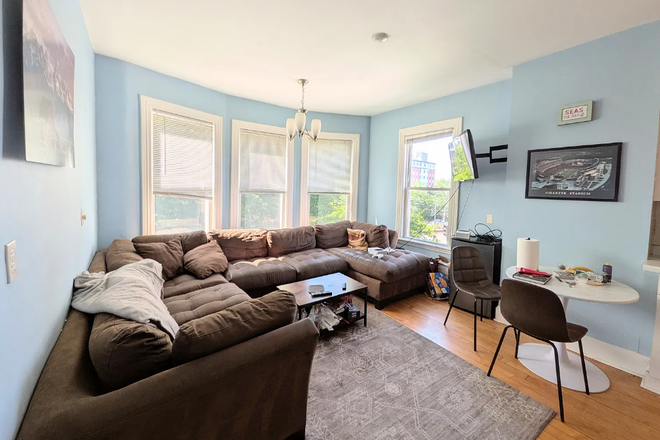 Call NOW for showings! 617-236-8600 - COMM AVE - LRG & RENOVATED 4BR NEAR WSHINGTON SQ FOR *9/1/2026* W/ 2 BATHS, W/D IN UNIT, RNTL PRKNG!