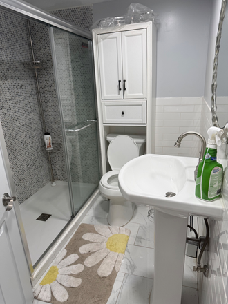 Private bathroom - Bryn Mawr listing Apartments