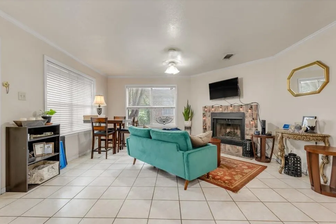 Old listing photo of the living room - Spring Loop Duplex