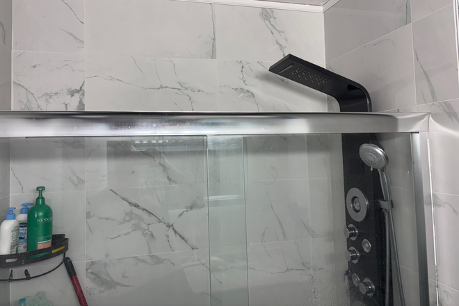 main bathroom - Private room for rent House