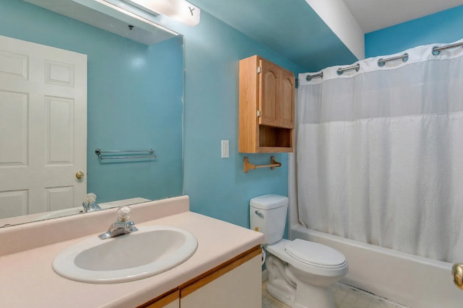 Bathroom - Condo Close to Campus and Hospital