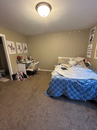 Bedroom - College Town