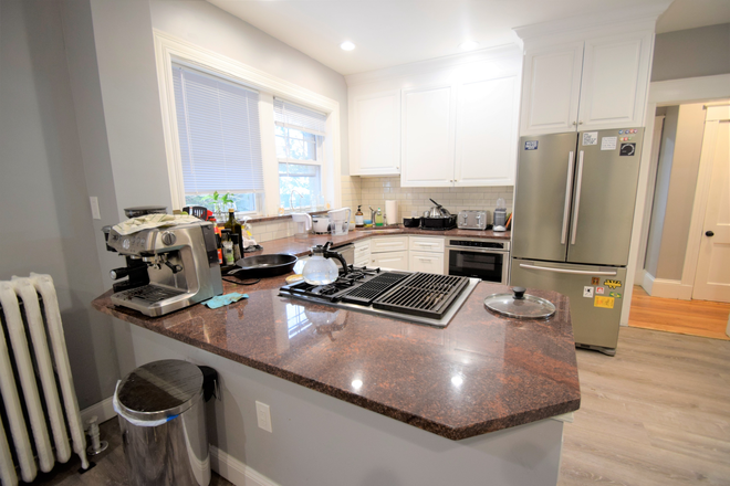 ... - MODERN 4 BED WITH EAT- IN KITCHEN AND FIREPLACE Condo