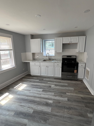 kitchen - Newly Upgraded 3BR/1Ba- 2nd  Floor- separate entrance Duplex