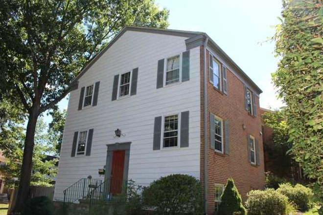  - 4 Bedroom 3.5 Bath 3 level End Unit Townhouse
