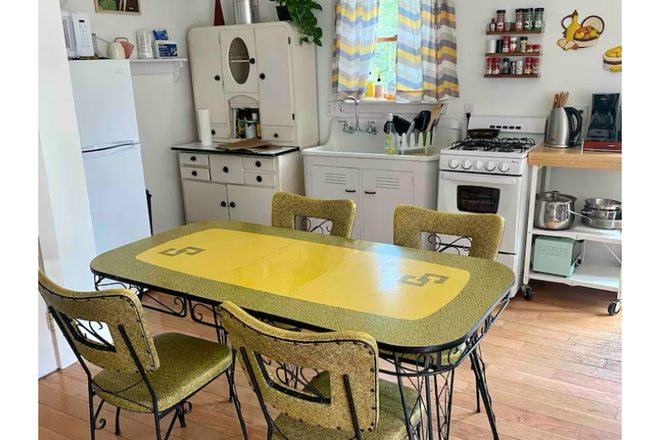 vintage kitchen - 1 Bedroom House in Wakefield on Bus Line and Bike Path Spring Semester