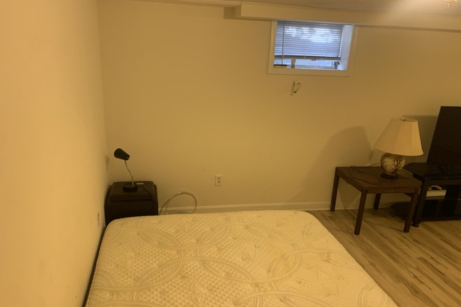bedroom - English Basement in family house, Van Ness