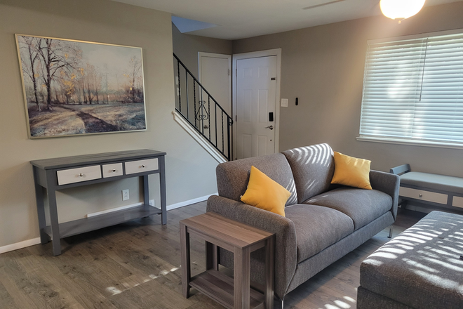 Shared living room space - 4BR/2BA  Walking Distance to Anschutz Medical Campus House