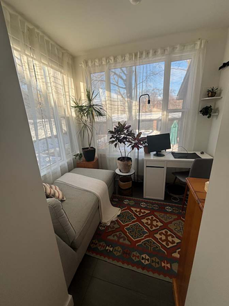 Sun room - Room for rent!