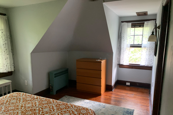 Third floor-2 small connected rooms - Room in Victorian House