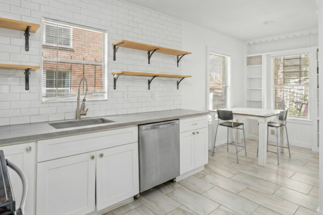 Kitchen - House on Wroxton (close to campus) SUMMER 2026 Sublease C