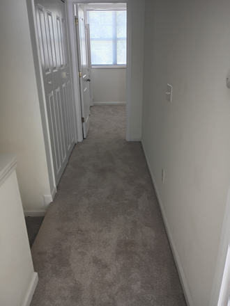 2nd Floor Hallway - Rooms available in quiet townhouse near UNCW