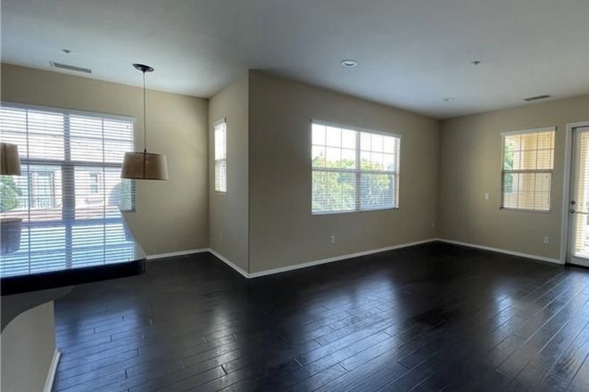 By the kitchen - Private bed and shared bath in a 3 bd 2.5 ba condo located in East Irvine