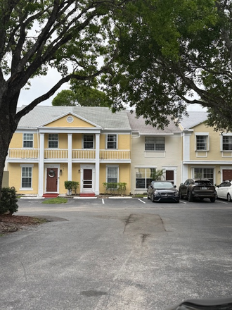 Building exterior - LAKEFRONT Townhouse for Rent