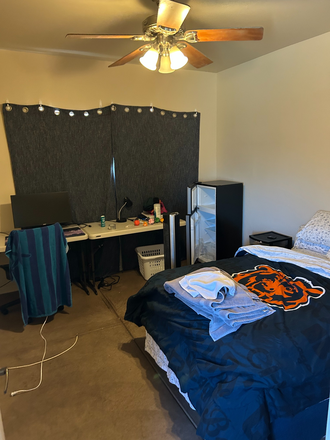 Bedroom (will be empty) - Renting one room in a rental close to campus.