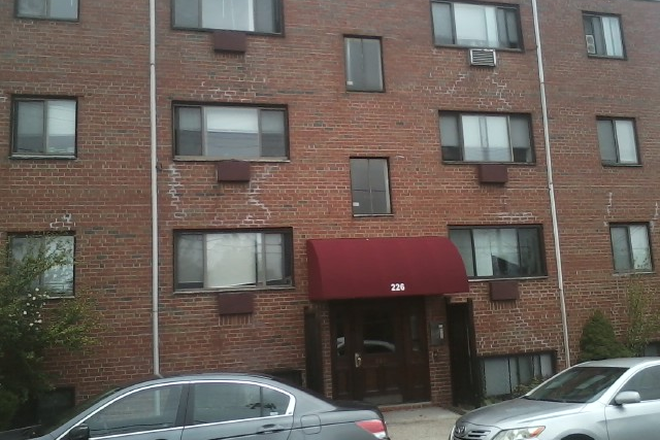 hubrealtyproperties.com - Newly updated 2 bedroom, with dishwasher and disposal, heat included Apartments