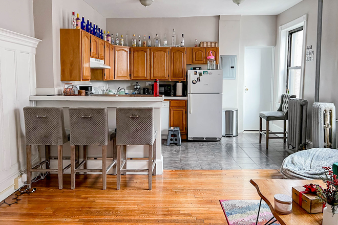 kitchen - 1066 Commonwealth Ave - BIGGEST apartments near AGGANIS ARENA, SPACIOUS Bedrooms