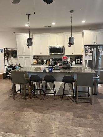 Kitchen - Private Room In 3 Bed/2.5 Bath Available In Downtown Charleston Townhome