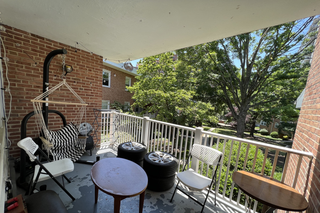 Balcony - Woodcliff Manor