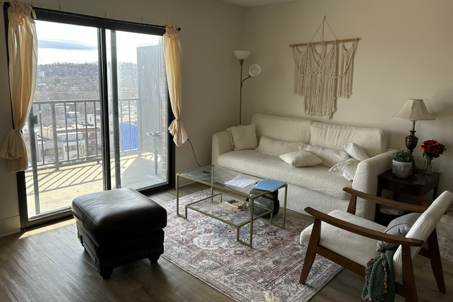 living room - Babcock Towers, 10 min walk from BU central campus