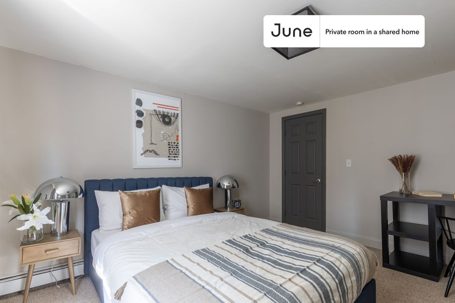  - Private bedroom in 5 bed/3 bath Home