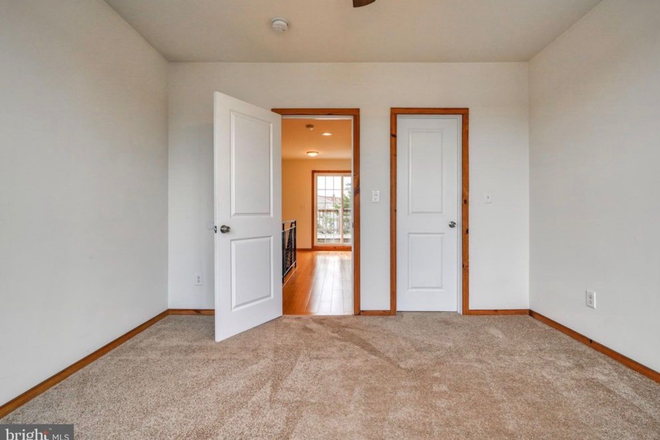 Bedroom - Private Room in 3B3B House Available for Summer