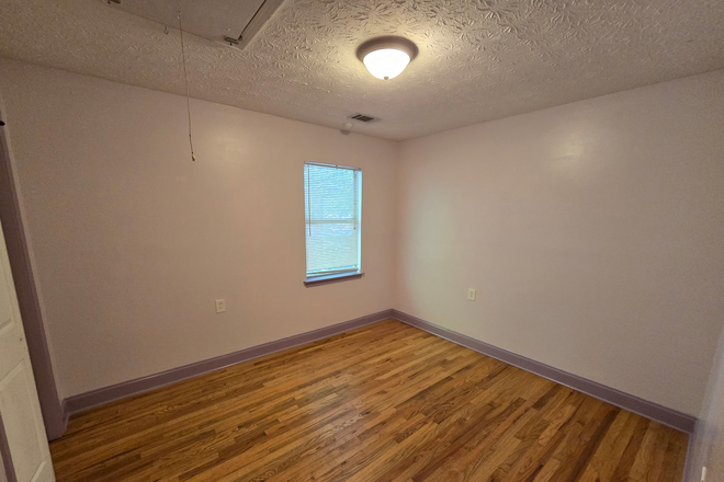 Hardwood floors throughout the house - Cute 3 br 1 ba house near Kirkwood and Decatur