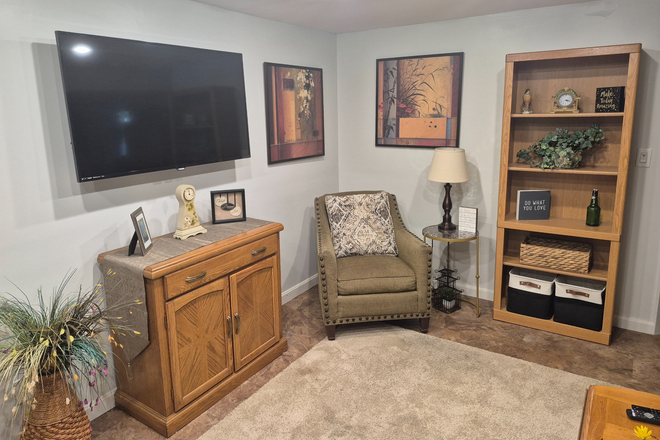 Living room #2 - Comfortable, fully furnished 1-bedroom apartment with office