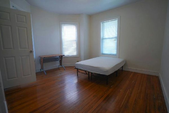 Bedroom - 5943 Kingsbury #2W Apartments